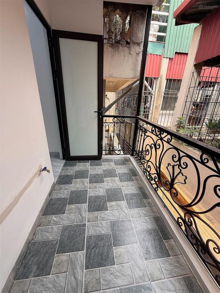 Lê duẩn  khâm thiên  xã đàn 28m2 4tầng 4ngủ  mt 4 ôtô đỗ cạnh nhà, sổ đỏ, ko quy hoạch giá 5,8tỷ
