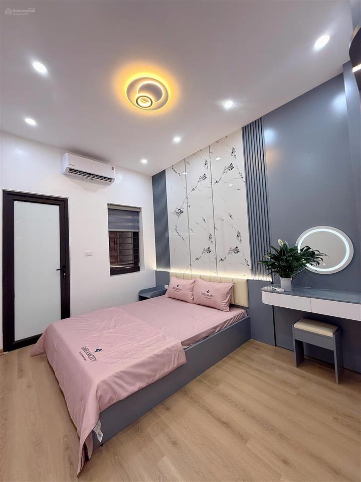 Lê duẩn  khâm thiên  xã đàn 28m2 4tầng 4ngủ  mt 4 ôtô đỗ cạnh nhà, sổ đỏ, ko quy hoạch giá 5,8tỷ