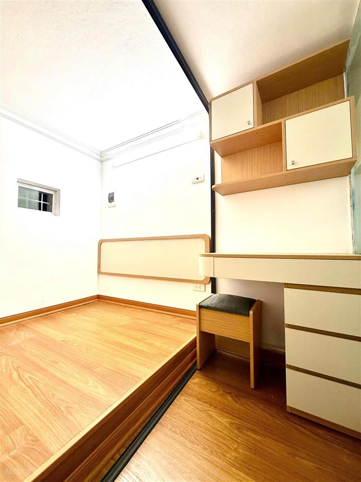 Gấp gấp khâm thiên trung tâm quận đống đa sổ đỏ nhà 6 tầng, 4 ngủ, ngõ thông giá chỉ 3tỷ. không qh