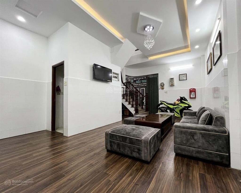 Chủ gấp siêu phẩm bàu cát  đồng đen giảm mạnh 1 tỷ nhà đẹp 2 tầng xe hơi tới cửa 60m2 mà chỉ 6đ h
