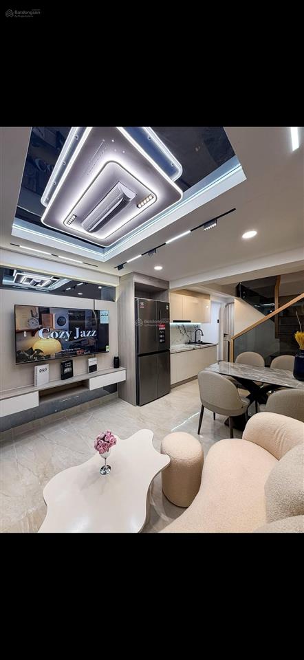 Bàu cát hàng hiếm còn sót lại 1 căn giá hời nhà đẹp 2 tầng 23m2 công nhận vài bước ra mặt tiền giá