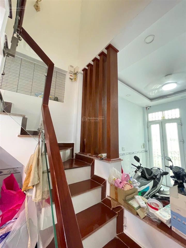 Ubnd tân phú sát bàu cát tân bình nhà 2 tầng x 30 m 2 phòng 2 wc nhà đúc kiên cố còn mới