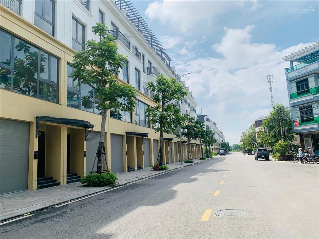 Nhà ở lk sẵn sổ 5 tầng xẻ khe cực đẹp  cho em để có nhà đẹp 0378 565 ***