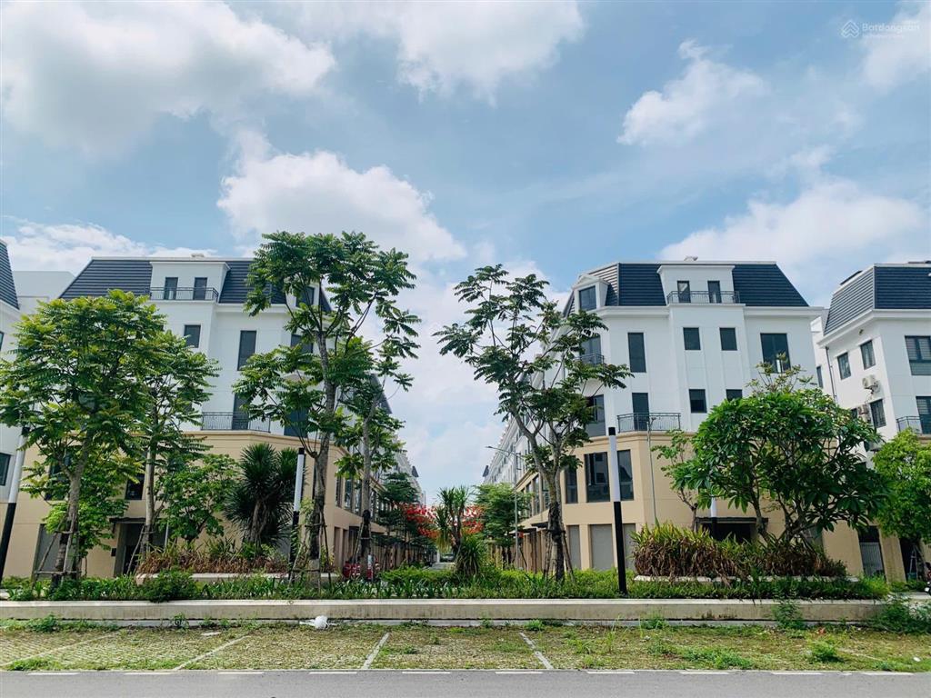 Nhà ở lk sẵn sổ 5 tầng xẻ khe cực đẹp  cho em để có nhà đẹp 0378 565 ***