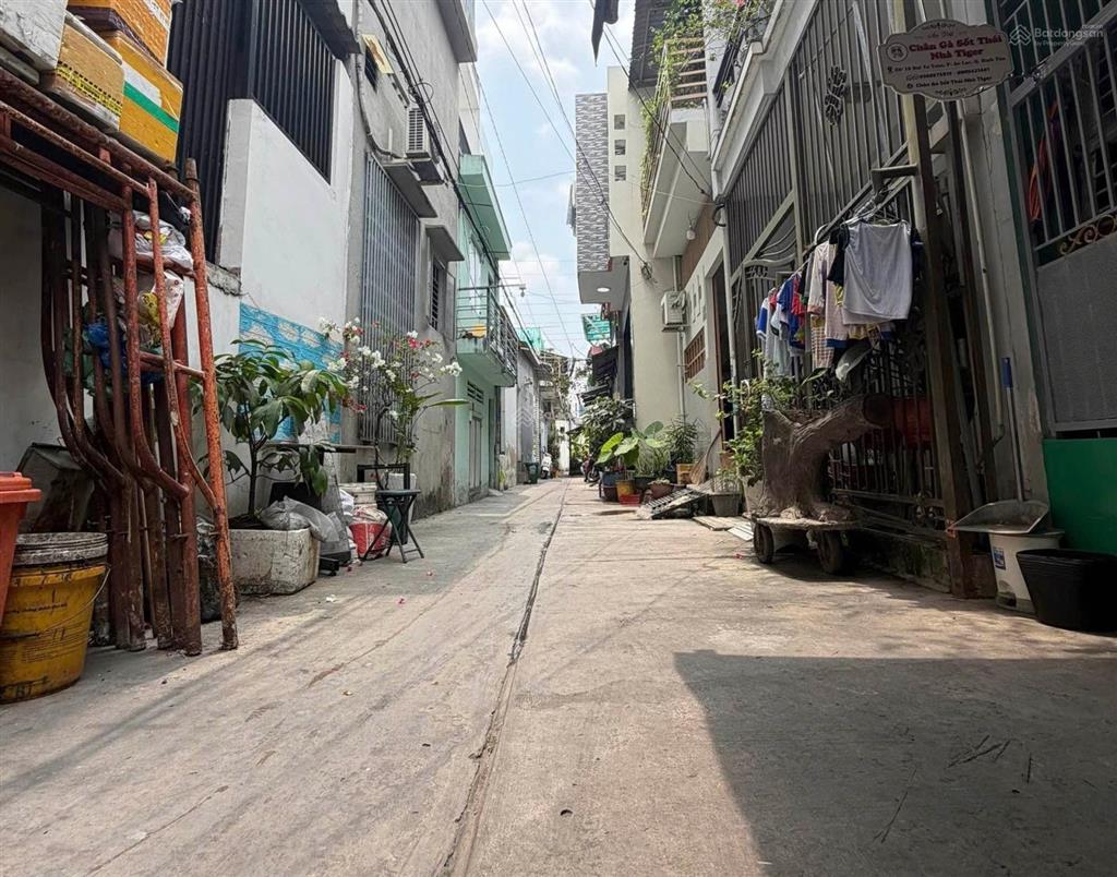 Gần aeon bình tân  kinh dương vương  bến xe miền tây  hèm 4m  nhà 2 tầng 4*9,5m  nhĩnh 3 tỷ.