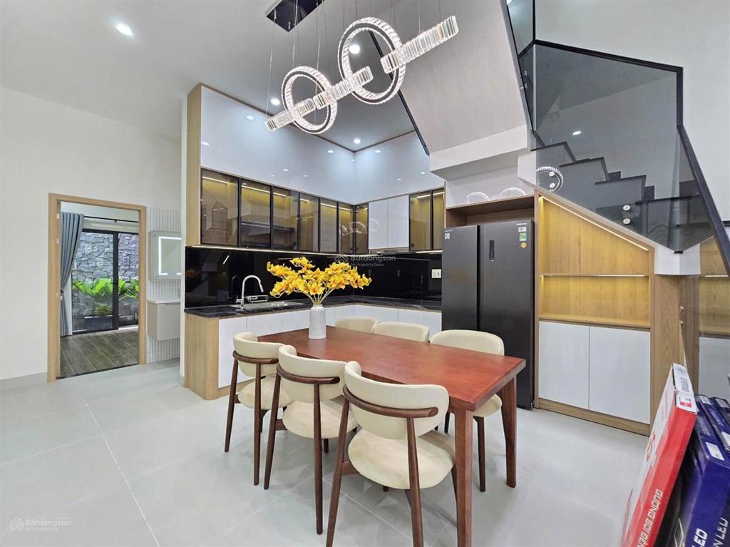 Nhà 3 tầng full nội thấtkiệt oto trường chinh