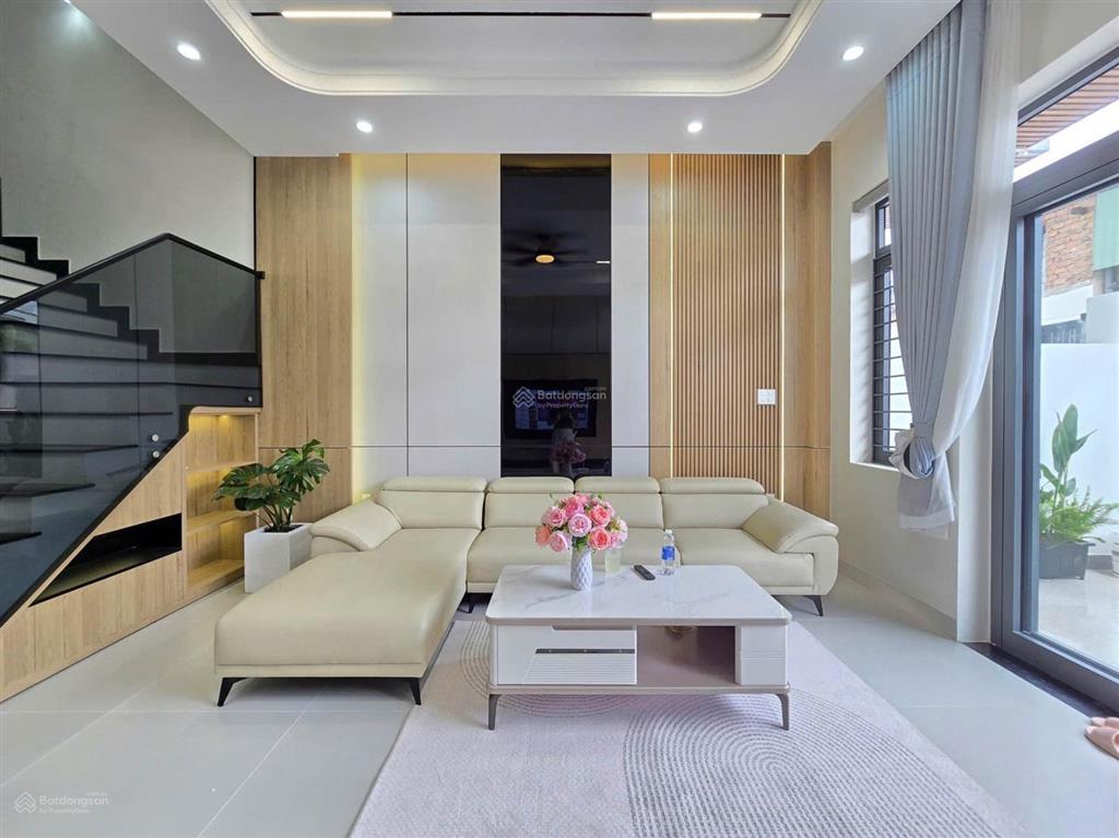 Nhà 3 tầng full nội thấtkiệt oto trường chinh
