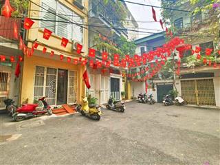 CHỈ  HƠN 8 TỶ - HOÀNG HOA THÁM TÂY HỒ - 35M- Ô TÔ GẦN NHÀ - NHÀ ĐẸP CHỈ XÁCH VA LY VÀO Ở 