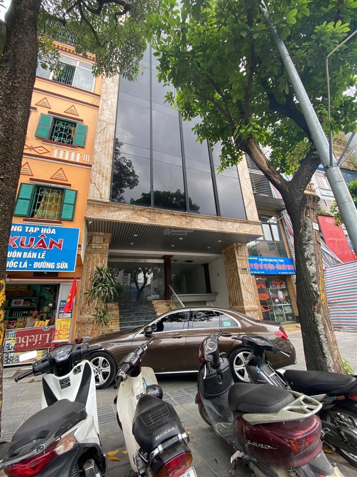 Cho thuê mặt phố trần khát chân 2 tầng dưới có 2 hầm tuyến phố lớn trung tâm hai bà trưng