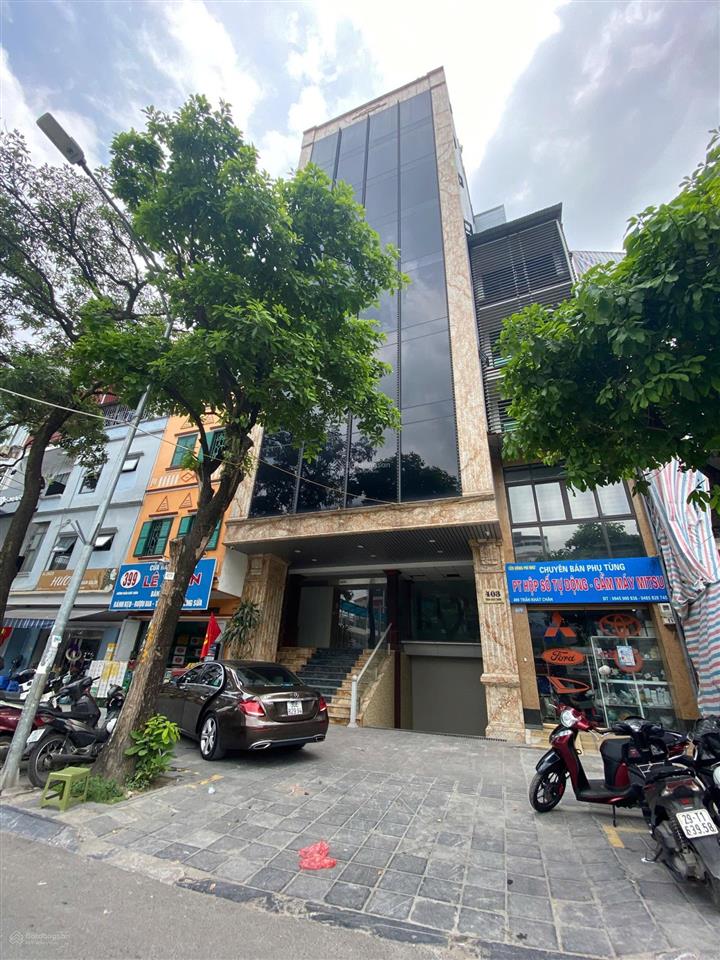 Cho thuê mặt phố trần khát chân 2 tầng dưới có 2 hầm tuyến phố lớn trung tâm hai bà trưng