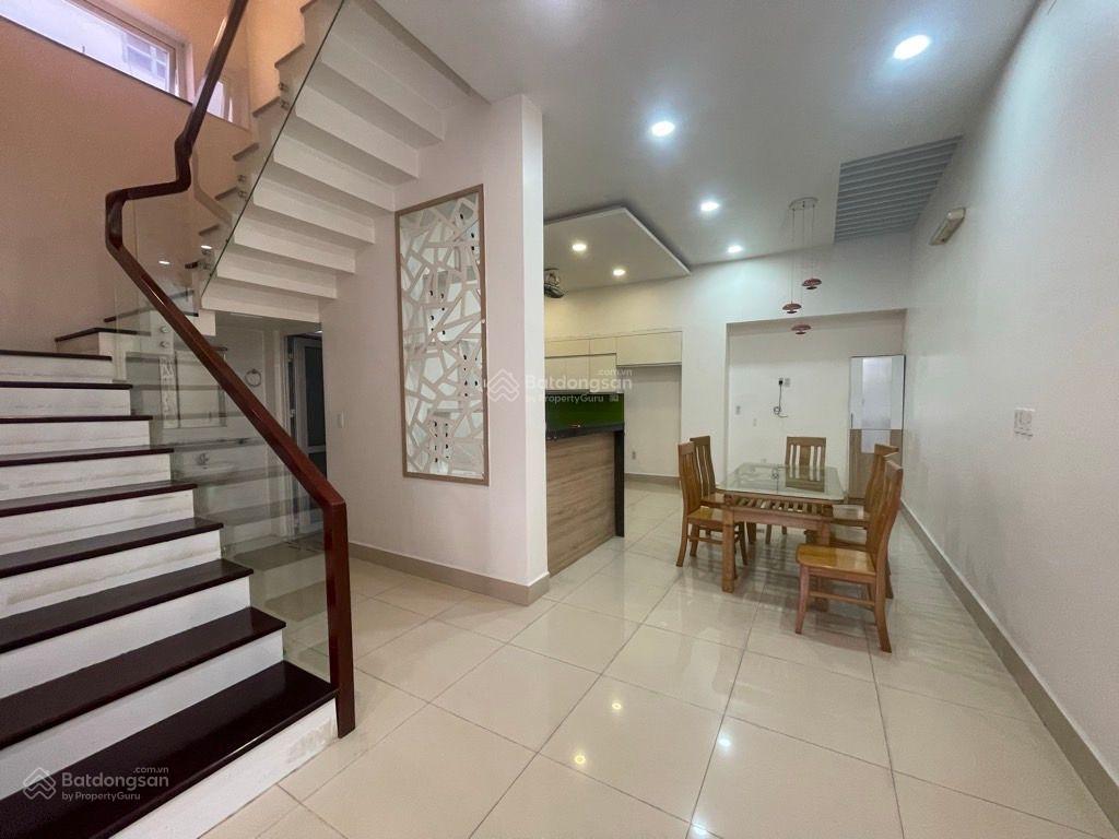 Hàng hiếm tại phạm văn bạch, 12,4 tỷ, 110m2, 3 tầng 6pn, 5wc, đường trước nhà 10m thông