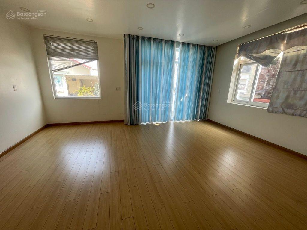Hàng hiếm tại phạm văn bạch, 12,4 tỷ, 110m2, 3 tầng 6pn, 5wc, đường trước nhà 10m thông