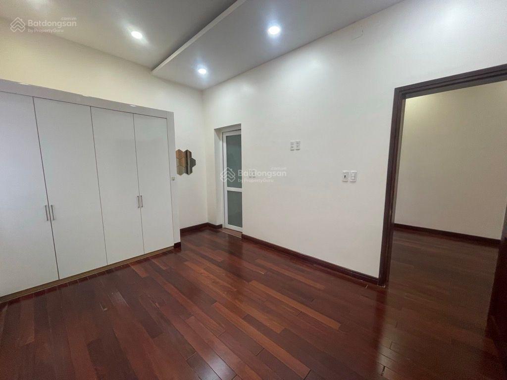 Hàng hiếm tại phạm văn bạch, 12,4 tỷ, 110m2, 3 tầng 6pn, 5wc, đường trước nhà 10m thông