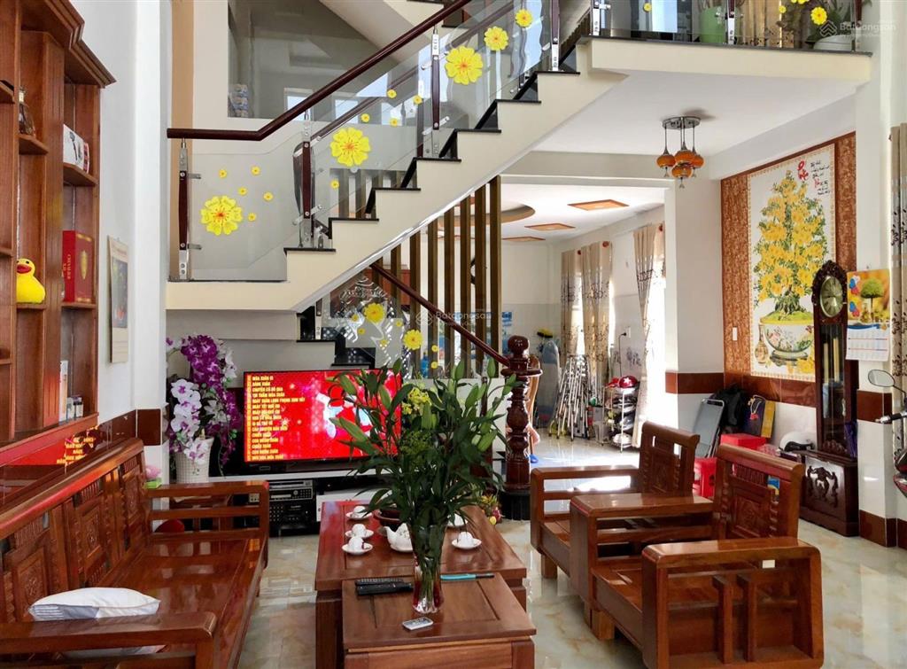 Siêu phẩm 4 tầng  khu phân lô  5,3m x 16m  sát c.v phần mềm quang trung  6,7tỷ thương lượng