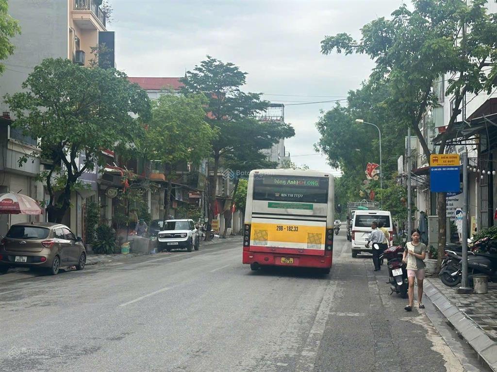 11 tỷ 133m kinh doanh phố hà lâm 2 ! vỉa hè 2m ôtô tránh