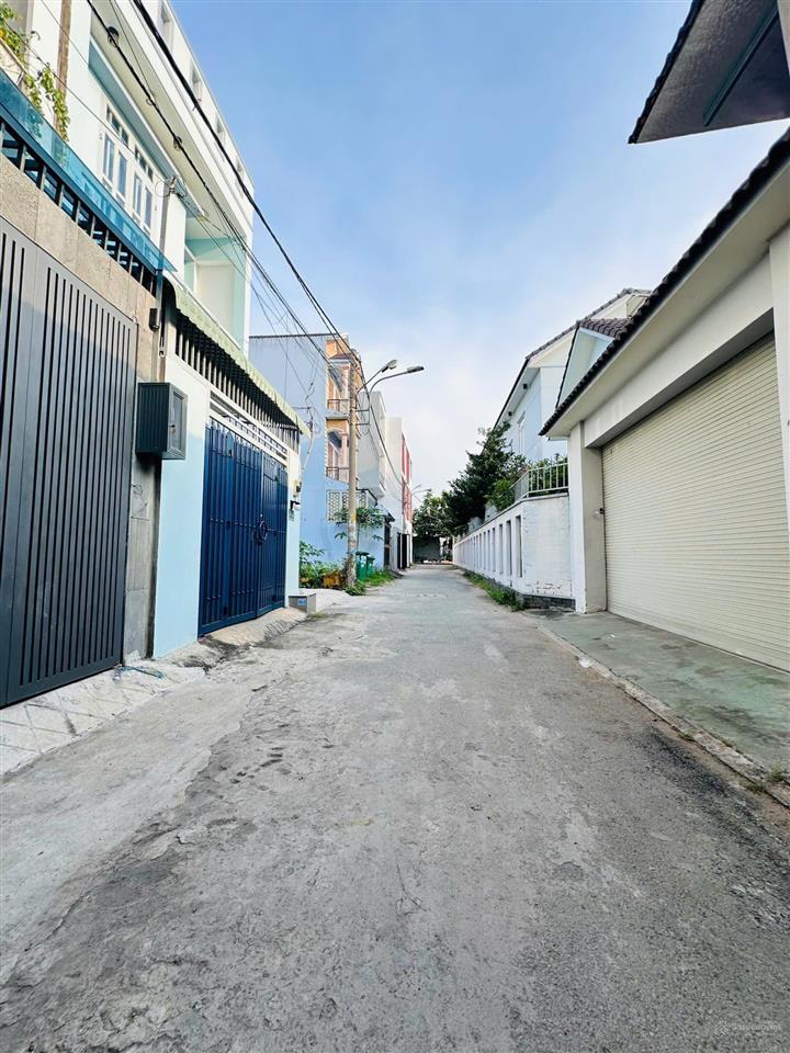 Ngay phạm văn đồng  lô đất cực đẹp , giá tốt 6,3 tỷ  88,2 m2  đường oto rộng rãi  thiện chí bán