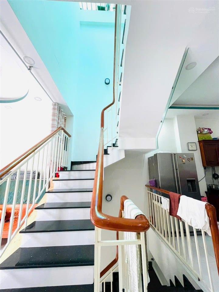 Bán nhà 3 tầng, song hành, hẻm ô tô 5m, 4x13m, quận 12, chỉ 5.5 tỷ
