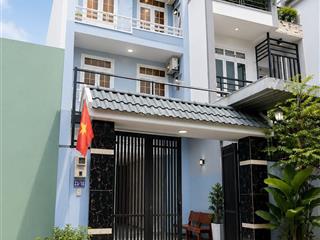 Bán nhà 5x18m, gần phan văn hớn, 3 tầng, đường 8m, nhỉnh 7 tỷ xíu, quận 12