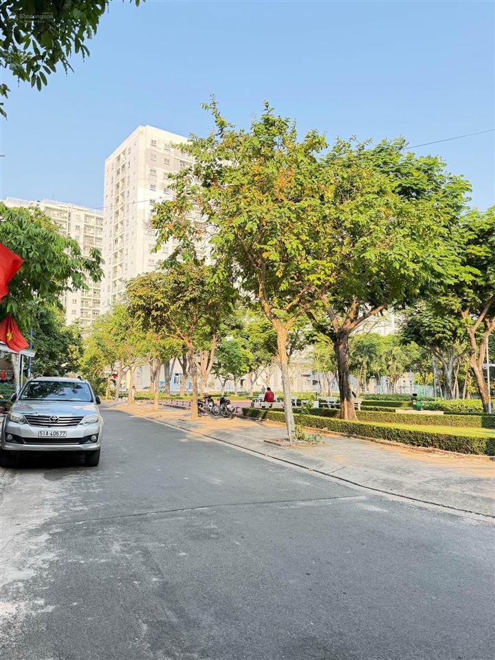 Bán nhà 5x20m, gần đường dương thị giang, đường 8m, nhà cấp 4, chỉ 8,9 tỷ, quận 12