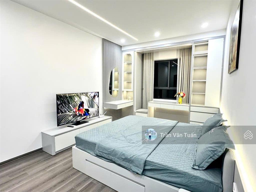 Chính chủ bán căn hộ chung cư 120m2 tòa 17t1 hoàng đạo thúy, 3pn + 2wc, full nội thất, giá 10,3 tỷ