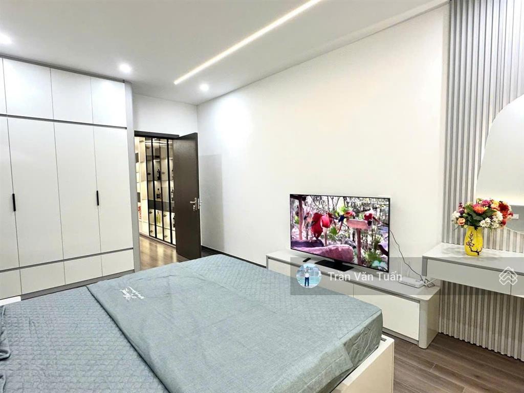 Chính chủ bán căn hộ chung cư 120m2 tòa 17t1 hoàng đạo thúy, 3pn + 2wc, full nội thất, giá 10,3 tỷ