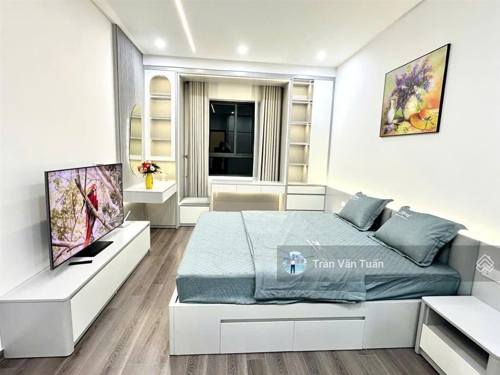 Chính chủ bán căn hộ chung cư 120m2 tòa 17t1 hoàng đạo thúy, 3pn + 2wc, full nội thất, giá 10,3 tỷ