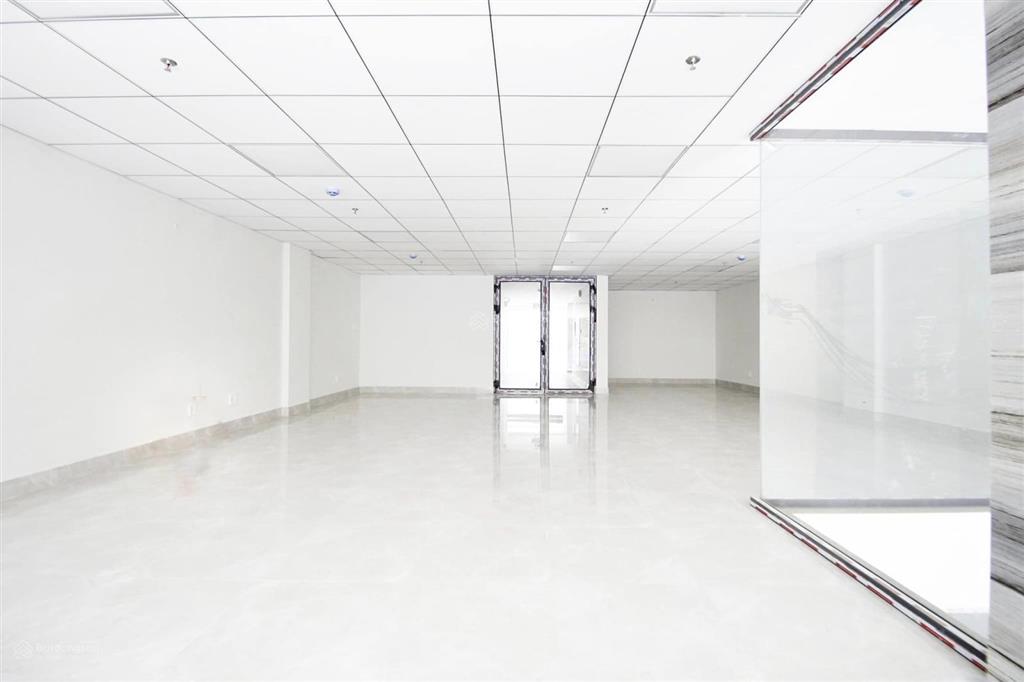 Cho thuê góc 2mt qq1 ba vì  đồng nai, phường 15, quận 10. dt 3000m2 hầm trệt lửng 5 lầu thang máy