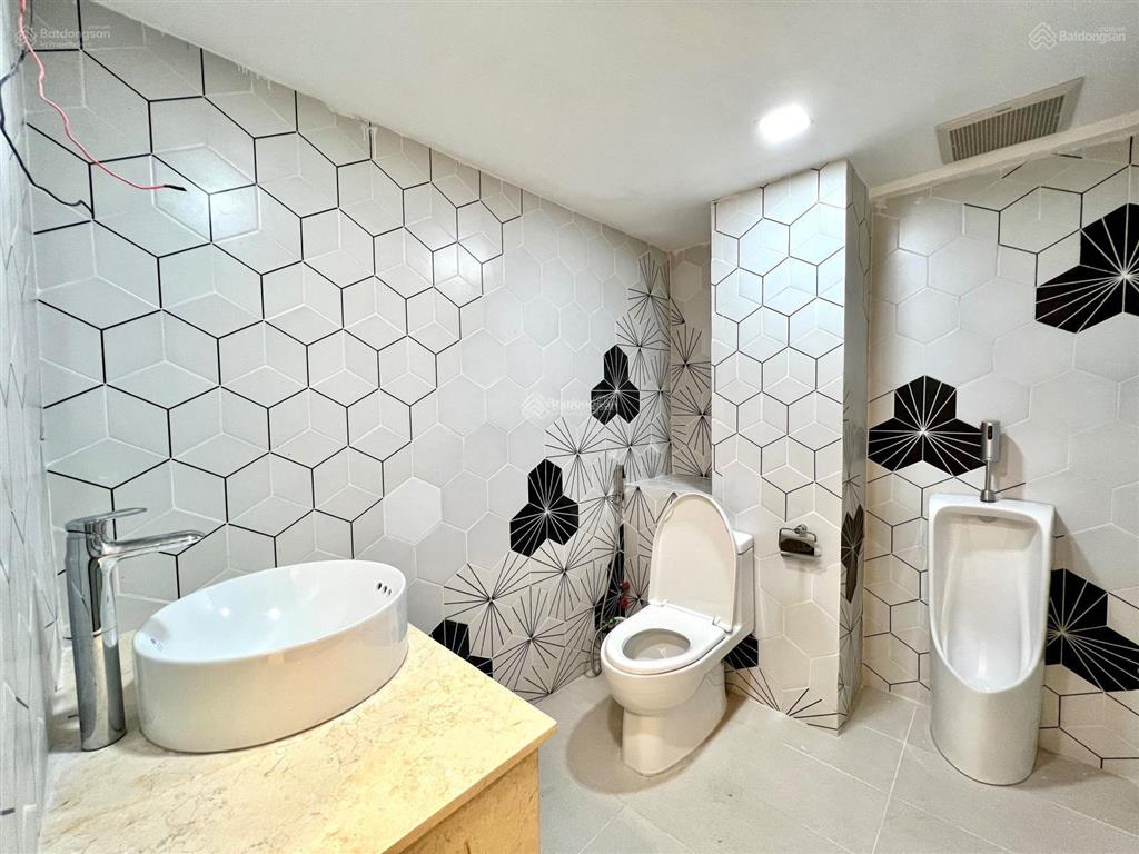 Góc 2 mt võ văn tần  nguyễn đình chiểu dt 12x20m, hầm trệt, 6l, st
