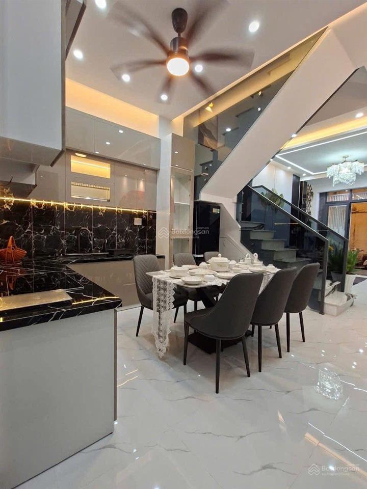 Siêu phẩm trên 3 tỷ. nhà hẻm xe hơi 9m gần trục ql13, dt= 52m2, 4pn, 5wc, đầy đủ sổ hồng,