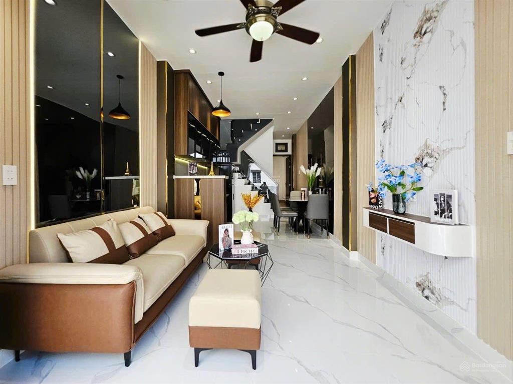 Dưới 3 tỷ/ bán nhà hxh 5m, 35m2, 3 tầng, 3pn, phù hợp cho gia đình 34ng ở, hoặc đầu tư