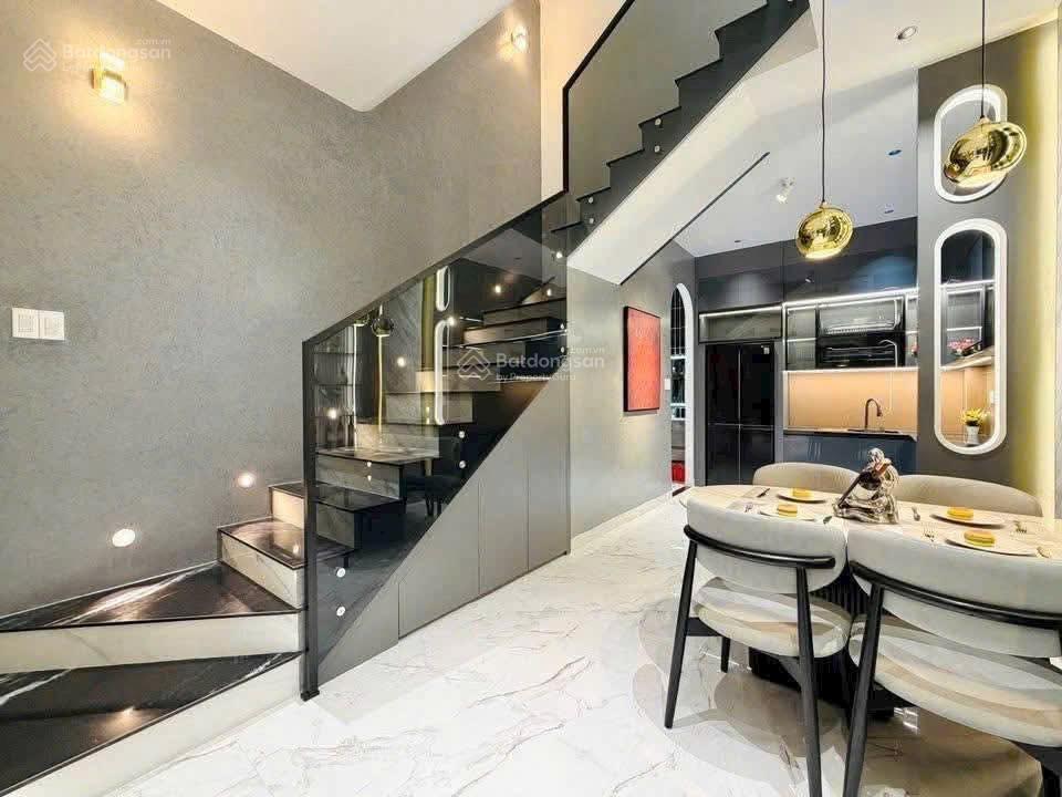 Bán nhà hxh 4m thích quảng đức, nhỉnh 3 tỷ, nhà mới 40m2, 3 tầng, 3 phòng ngủ lớn