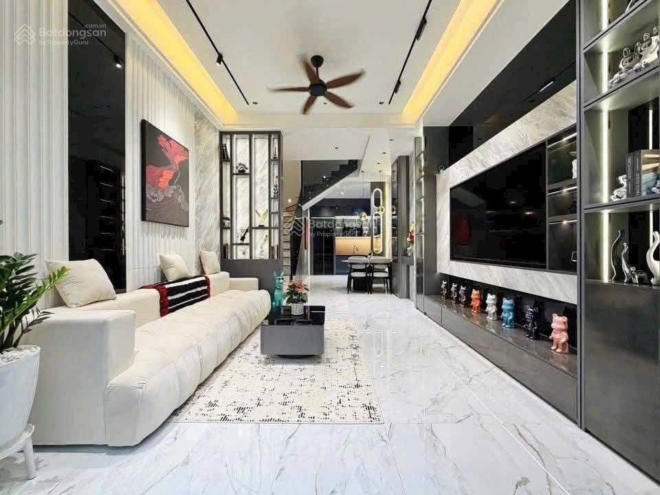 Bán nhà hxh 4m thích quảng đức, nhỉnh 3 tỷ, nhà mới 40m2, 3 tầng, 3 phòng ngủ lớn