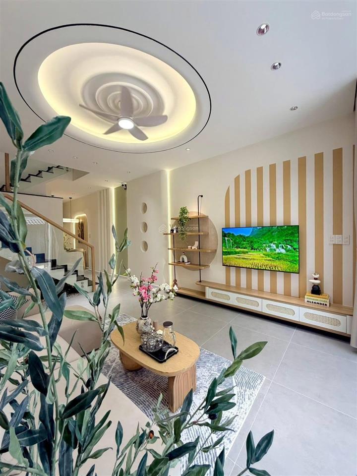 Siêu phẩm hxh 6m nguyễn thiện thuật, quận 3, 40m2, 2 tầng, 2pn