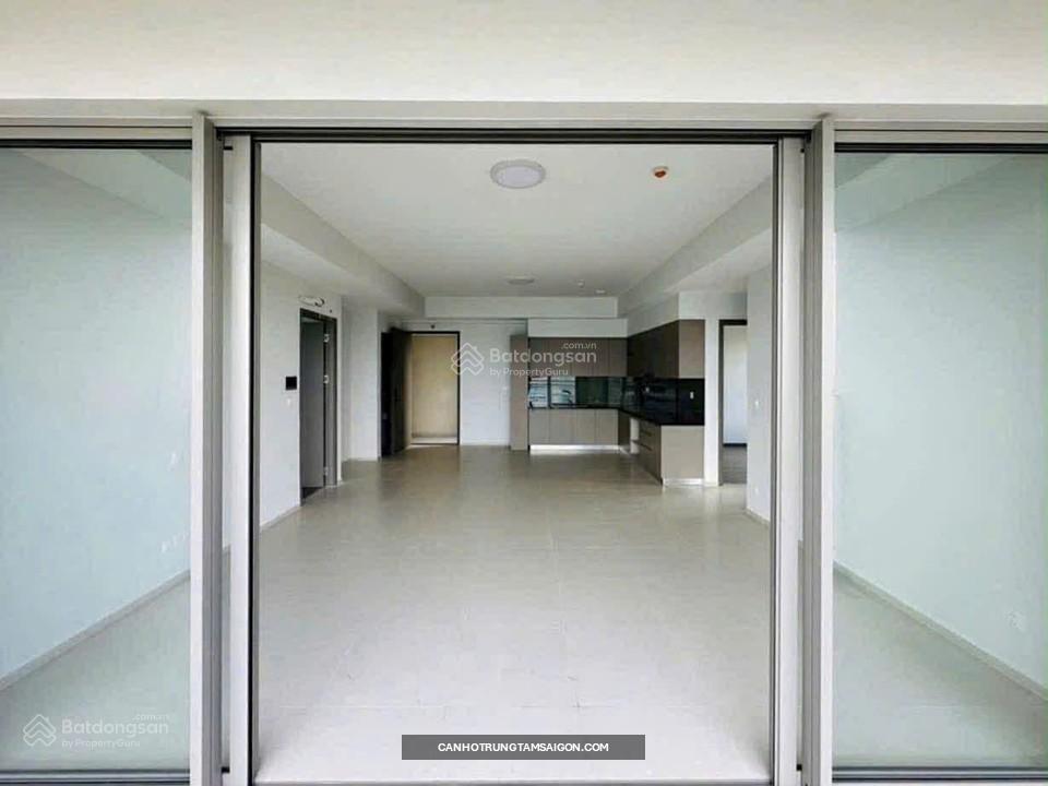 Cho thuê căn 114m2 ban công siêu rộng, bếp lớn, 3 phòng ngủ, hướng mát có thể vô ngay góc nội khu