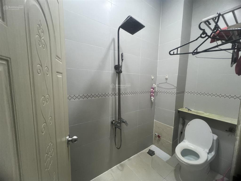 Cho thuê nguyên căn nhà huỳnh văn bánh, phú nhuận 9x9m, 4 tầng, 5pn giá 29 triệu/tháng