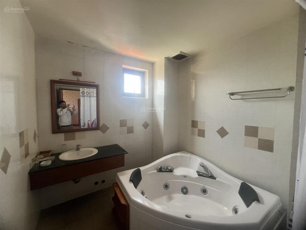 Cho thuê khách sạn, nhà hàng đại lộ bình dương, 7 tầng, 2 nhà hàng, 2700m2, giá 360 triệu/tháng