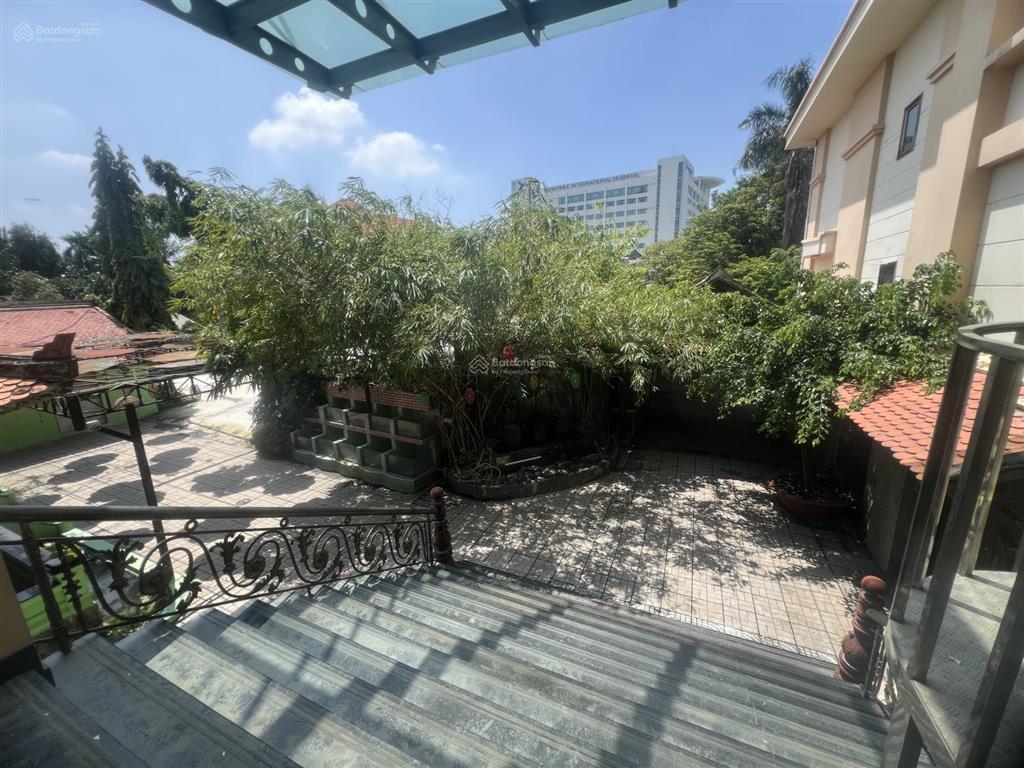 Cho thuê khách sạn, nhà hàng đại lộ bình dương, 7 tầng, 2 nhà hàng, 2700m2, giá 360 triệu/tháng