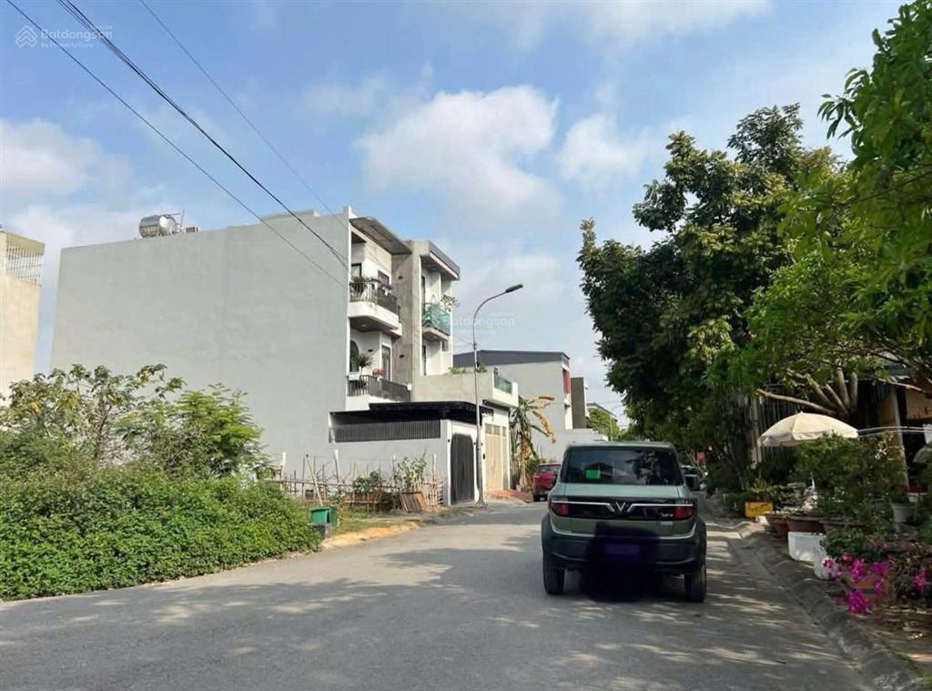 Chính chủ cần chuyển nhượng lô đất tặng kèm nhà cấp 4, diện tích 76m2, giá chỉ nhỉnh 2tỷ tại tân xã