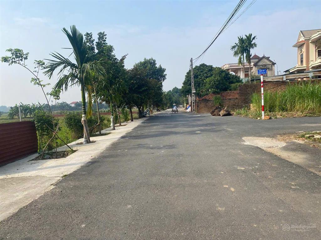 Chính chủ cần chuyển nhượng lô đất tặng kèm nhà cấp 4, diện tích 76m2, giá chỉ nhỉnh 2tỷ tại tân xã