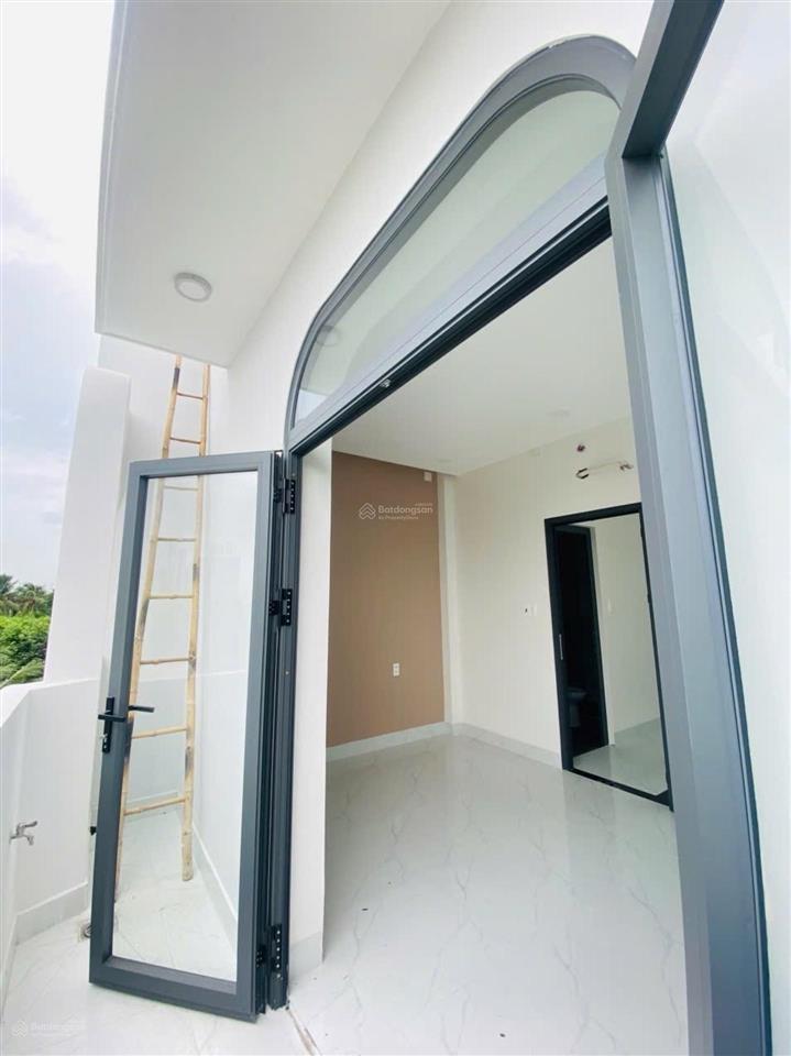 Nhà 3 tầng! cạnh vinhomes  oto đậu cửa  di chuyển sang vinhomes 2'  hoàn công