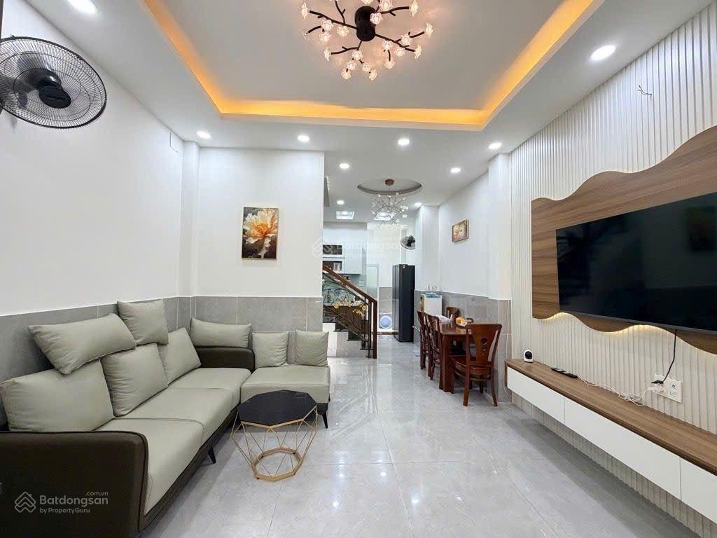 Chủ cần bán gấp nhà 3 tầng full nội thất hẻm ôtô ngay hương lộ 2 gần 4 xã