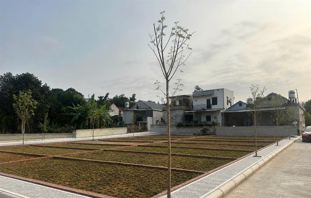 Em có mảnh sơn tây đang muốn bán giá 1.7 thôi ạ. full thổ cư ạ