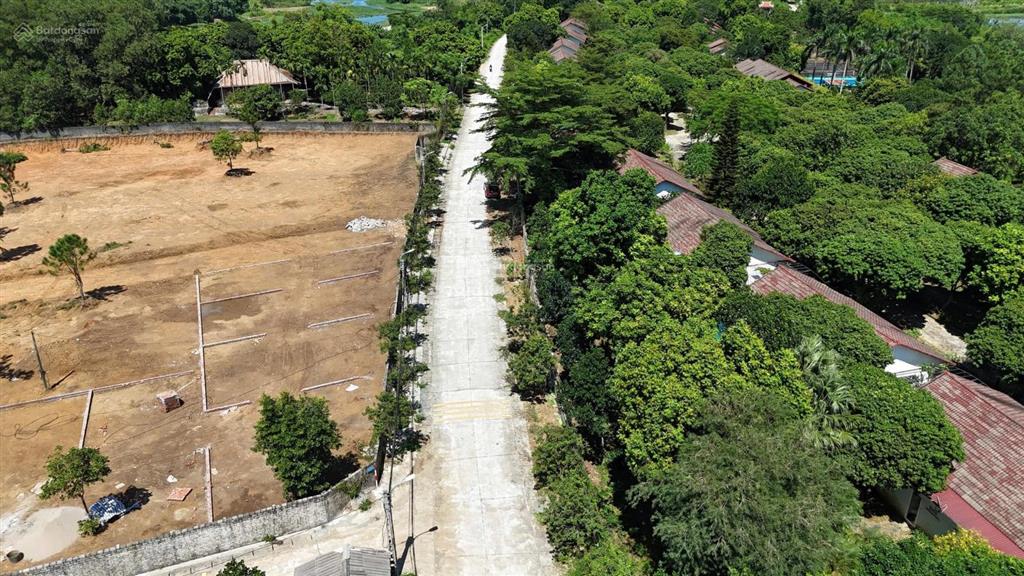 Bán gấp lô đất ba vì 150m2 ngay suối hai