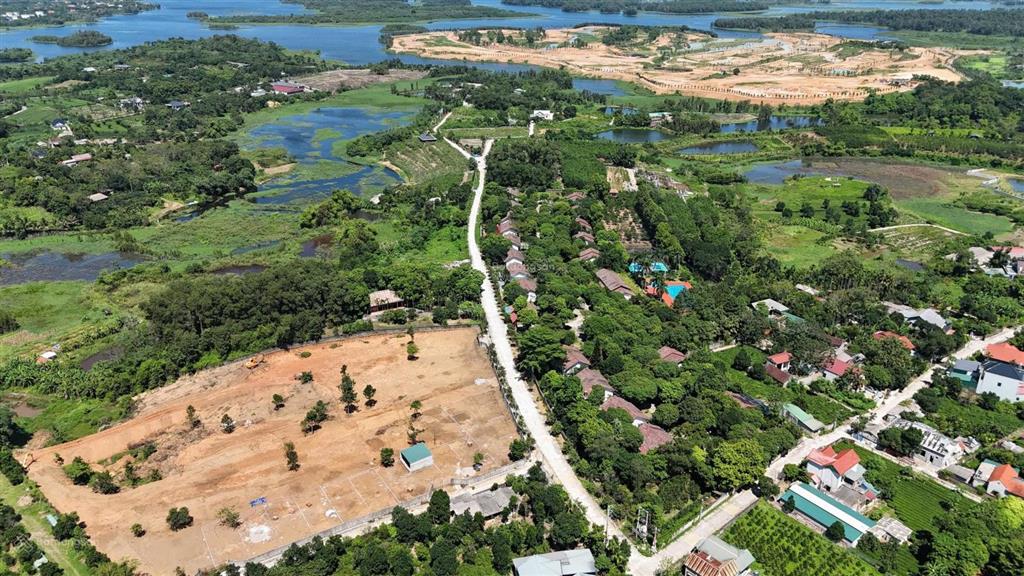 Bán gấp lô đất ba vì 150m2 ngay suối hai