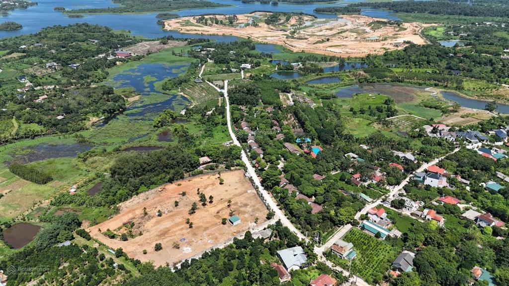 Đất ba vì 150m2 full thổ đối diện khu nghỉ dưỡng đường trục chính rộng