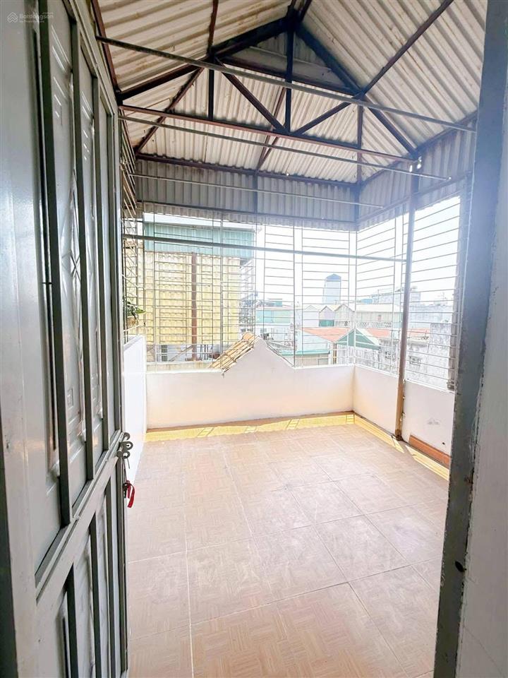 Nhà đẹp phố văn cao, 3 gác chạy thoải mái, ngõ nông, thoáng sạch, nhà mới xây, 42m2*5t