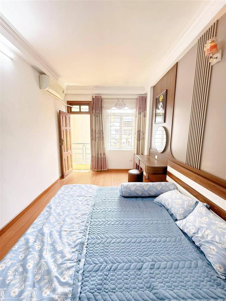 Nhà đẹp phố văn cao, 3 gác chạy thoải mái, ngõ nông, thoáng sạch, nhà mới xây, 42m2*5t