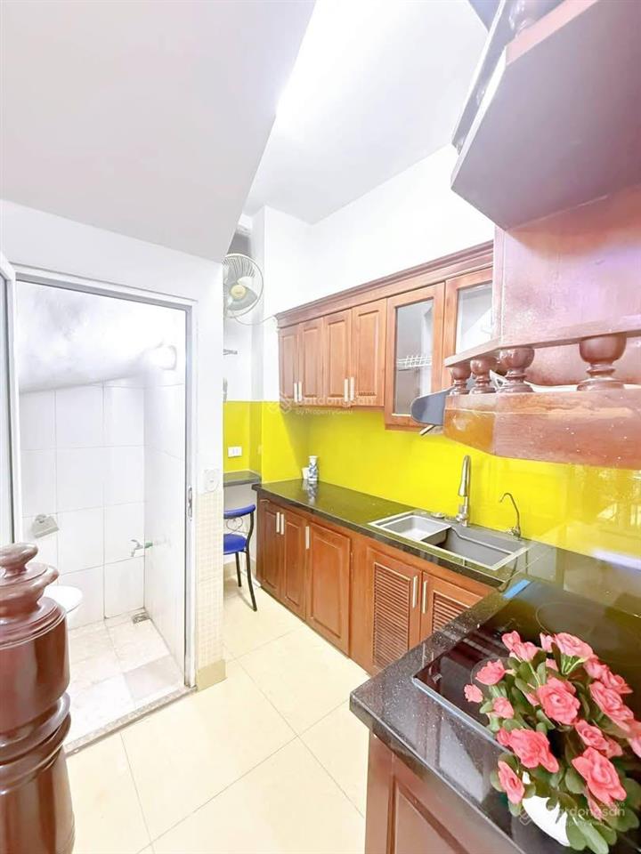 Nhà đẹp phố văn cao, 3 gác chạy thoải mái, ngõ nông, thoáng sạch, nhà mới xây, 42m2*5t