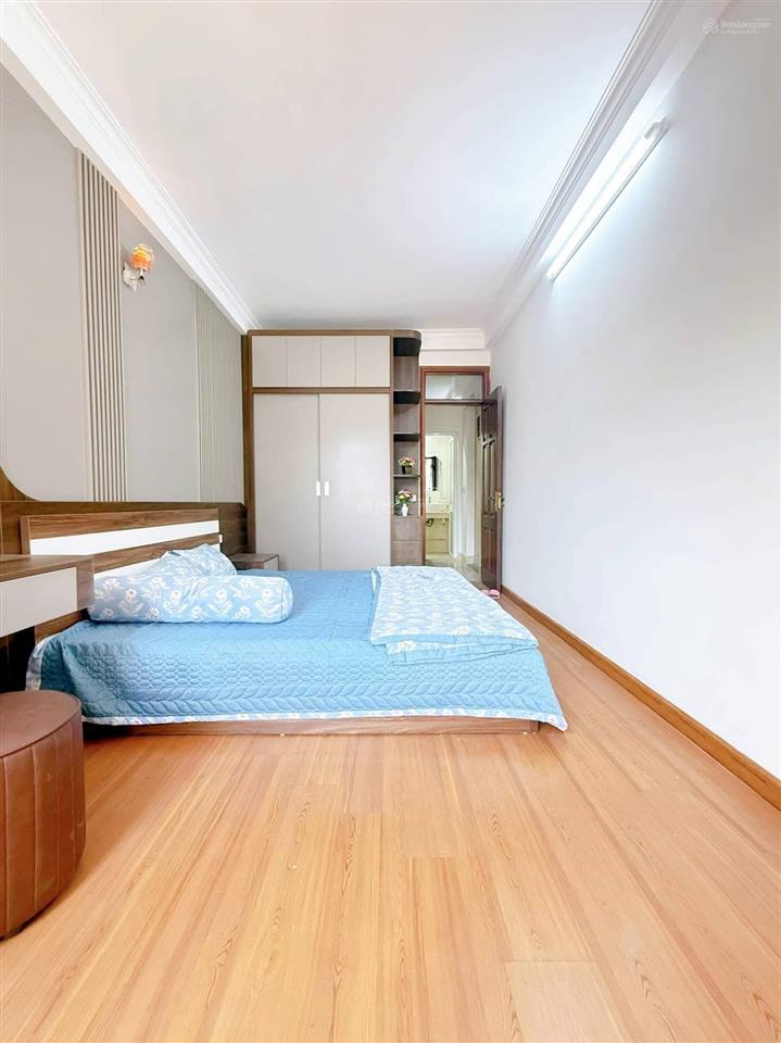 Nhà đẹp phố văn cao, 3 gác chạy thoải mái, ngõ nông, thoáng sạch, nhà mới xây, 42m2*5t