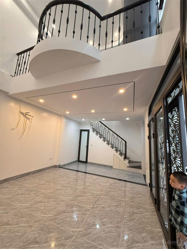 Bán nhà việt hưng gần cầu chương dương, 5 phút sáng phố. ngõ nông rộng thoáng. ô tô đỗ gần